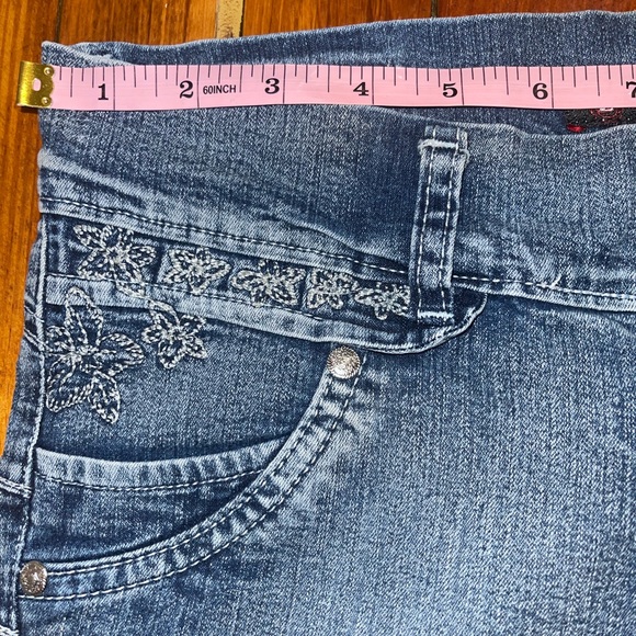 Vintage Low-Rise Colombian Medium Wash Embroidered Straight Leg Jeans - Picture 4 of 16